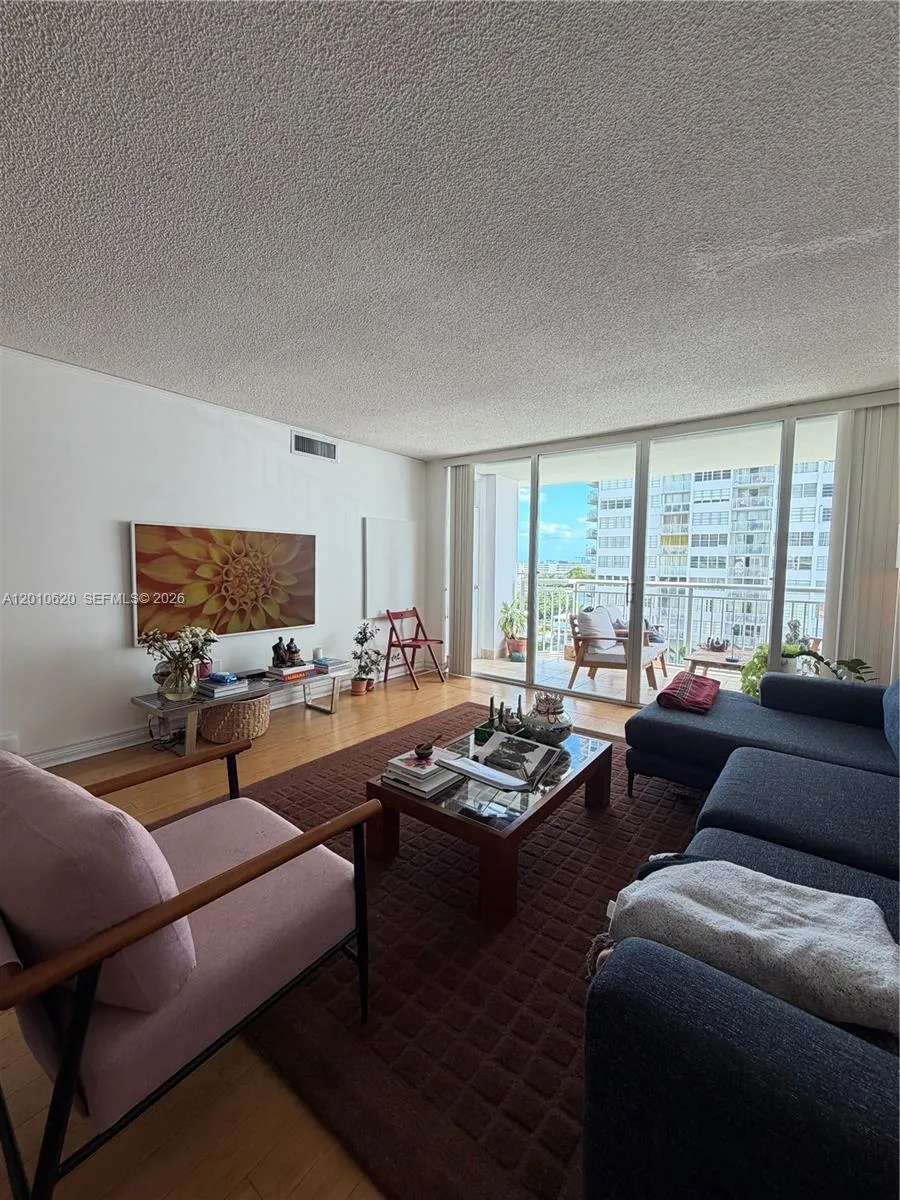 Foto de propiedad en 18061 Biscayne Boulevard 601, Aventura, FL 33160 Aventura con MLS# 