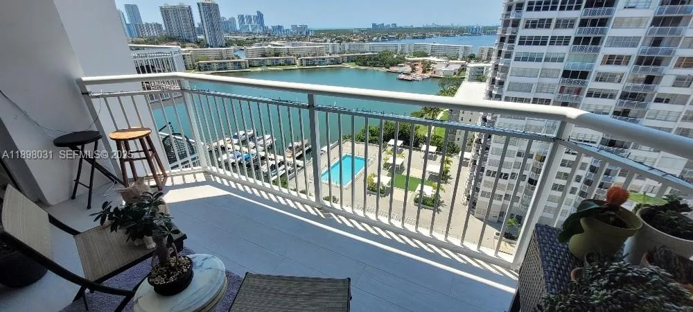 Foto de propiedad en 18071 Biscayne Boulevard 1801, Aventura, FL 33160 Aventura con MLS# 