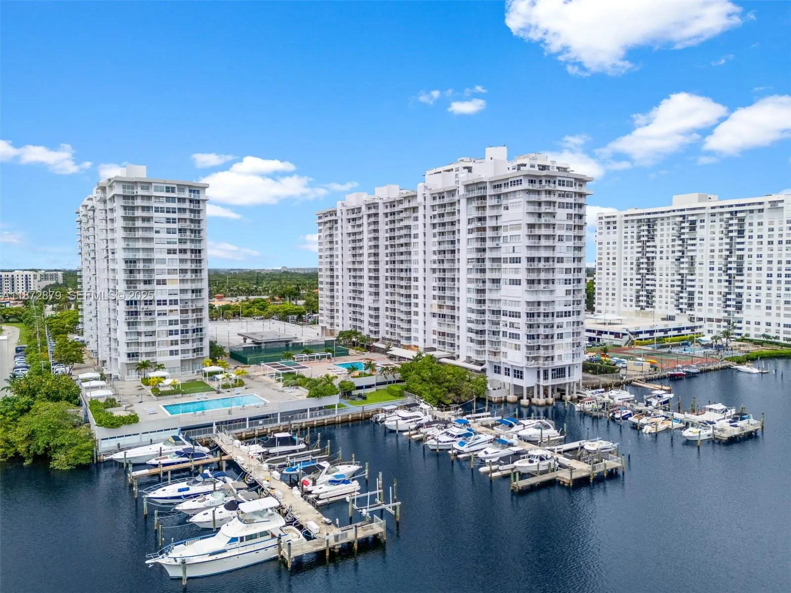 Foto de propiedad en 18071 Biscayne Boulevard PH04 & PH03, Aventura, FL 33160 Aventura con MLS# 