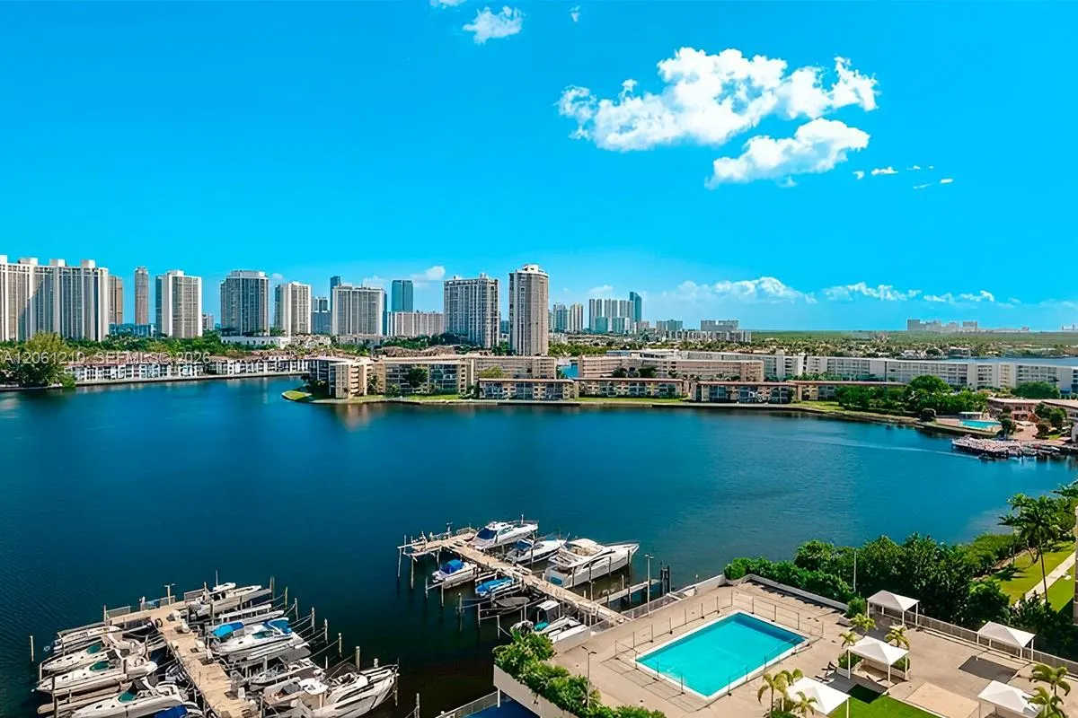 Foto de propiedad en 18081 Biscayne Boulevard 1805, Aventura, FL 33160 Aventura con MLS# 