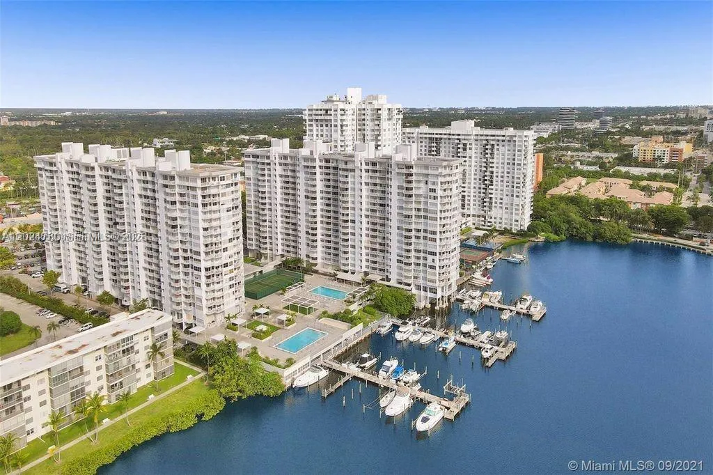 Foto de propiedad en 18081 Biscayne Boulevard 1904, Aventura, FL 33160 Aventura con MLS# 