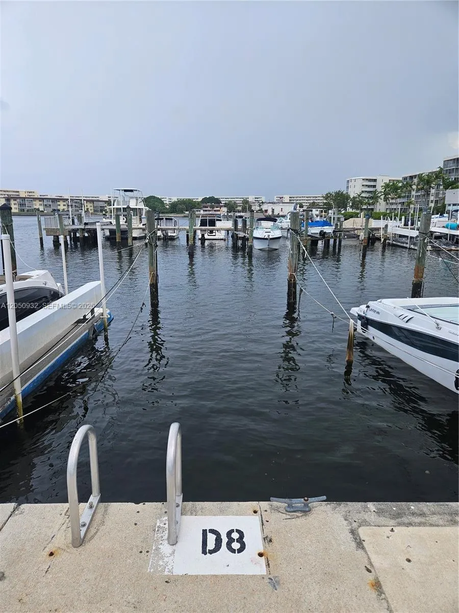 Foto de propiedad en 18081 Biscayne Boulevard 602, Aventura, FL 33160 Aventura con MLS# 