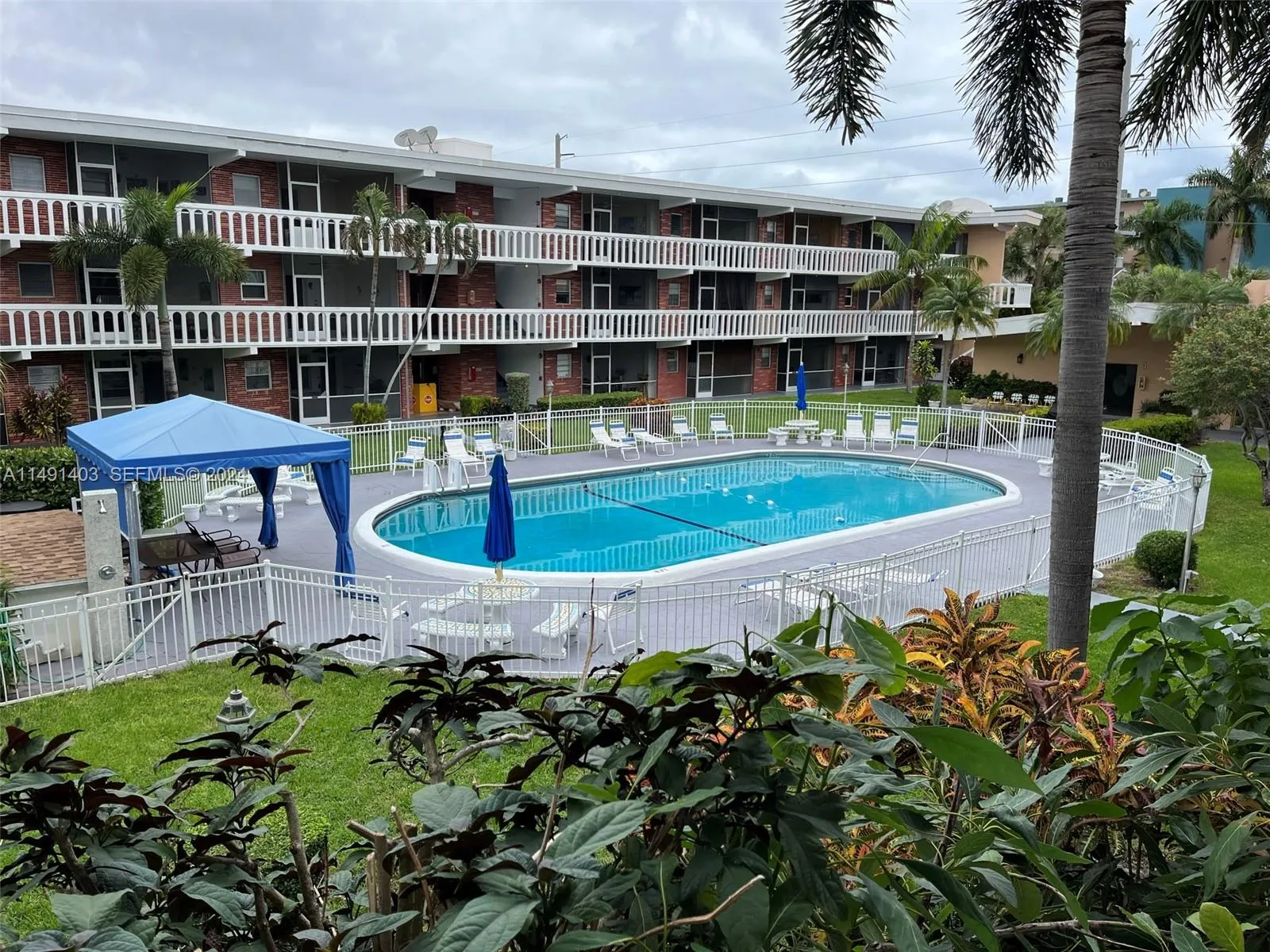 Foto de propiedad en 181 NE 14th Avenue 22B, Hallandale Beach, FL 33009 Hallandale Beach con MLS# 