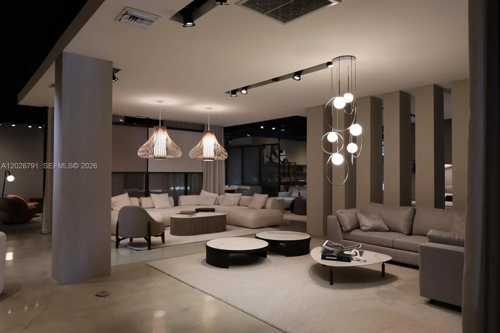 Foto de propiedad en 1810 NE 144th Street, North Miami, FL 33181 North Miami con MLS# 