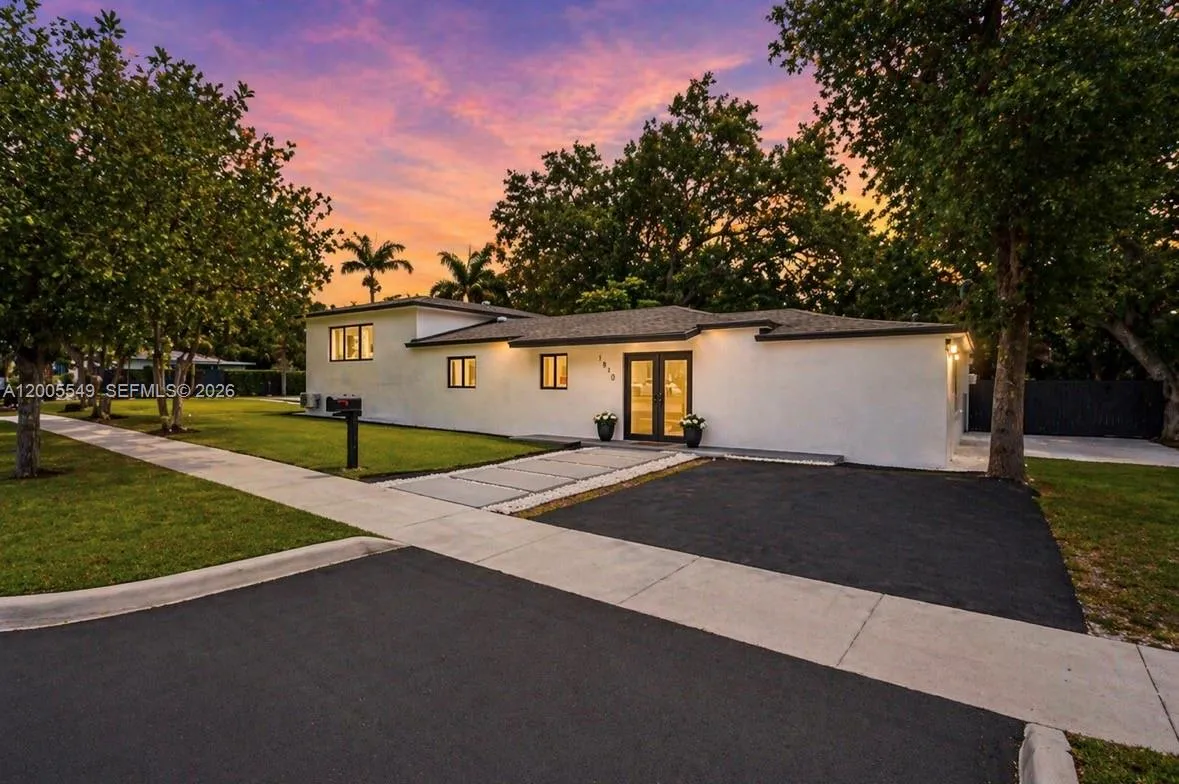 Foto de propiedad en 1810 NE 161st Street, North Miami Beach, FL 33162 North Miami Beach con MLS# 