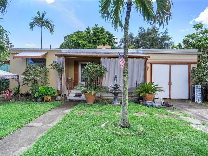 Foto de propiedad en 1810 NW 16th Terrace, Miami, FL 33125 Miami con MLS# 