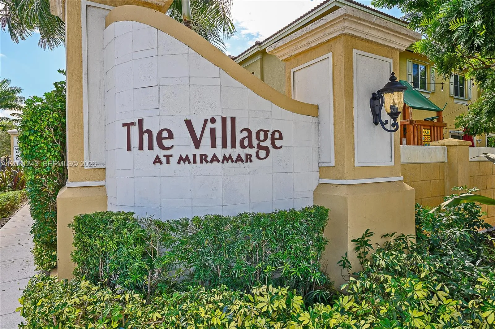 Foto de propiedad en 1810 SW 91st Avenue, Miramar, FL 33025 Miramar con MLS# 