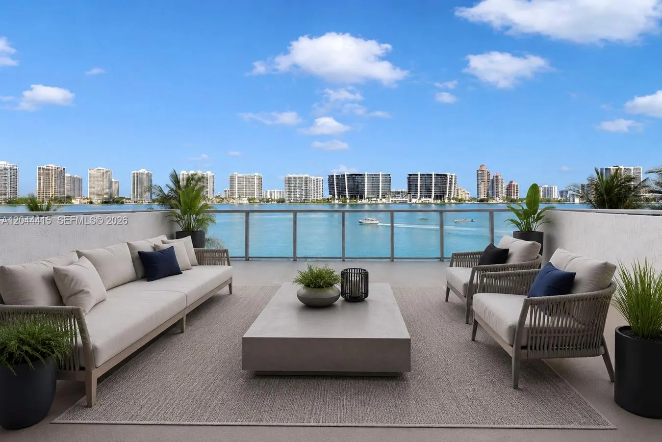 Foto de propiedad en 18100 N Bay Road 304, Sunny Isles Beach, FL 33160 Sunny Isles Beach con MLS# 