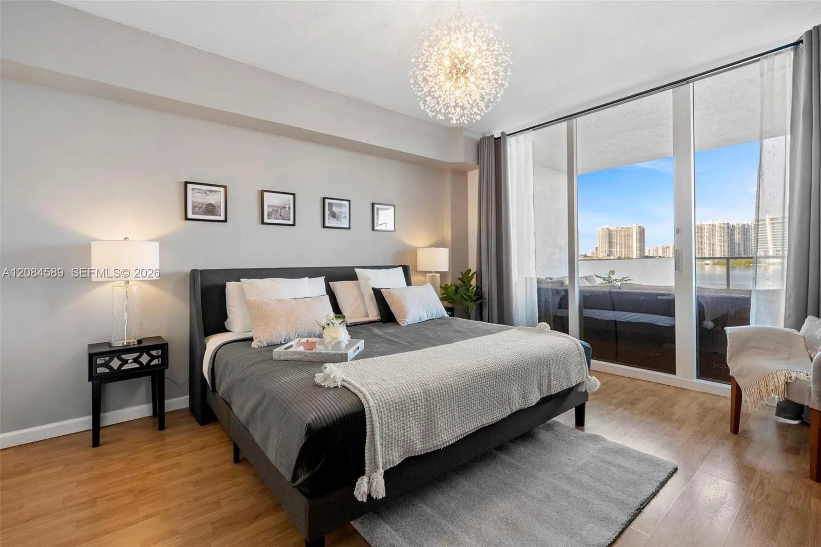 En Venta 18100 N Bay Road 308, Sunny Isles Beach, FL 33160, Sunny Isles Beach, FL 33160