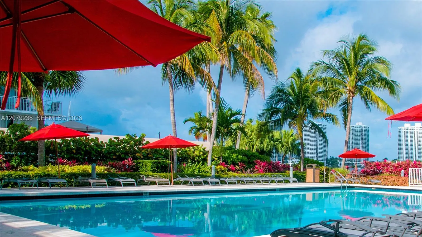 Foto de propiedad en 18100 N Bay Road 809, Sunny Isles Beach, FL 33160 Sunny Isles Beach con MLS# 