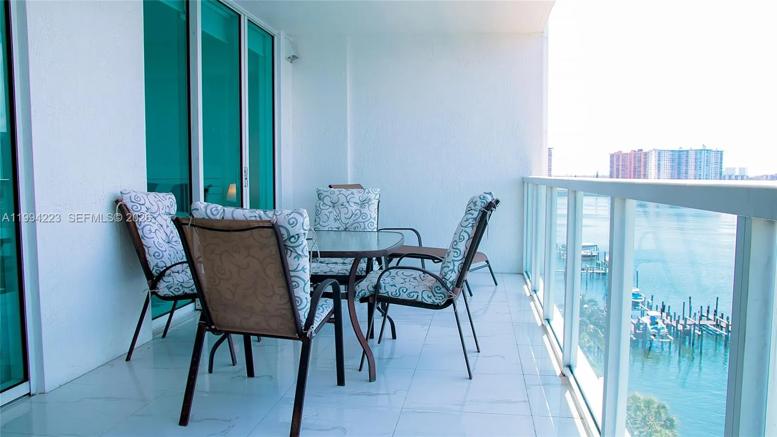 Foto de propiedad en 18100 N Bay Road 906, Sunny Isles Beach, FL 33160 Sunny Isles Beach con MLS# 