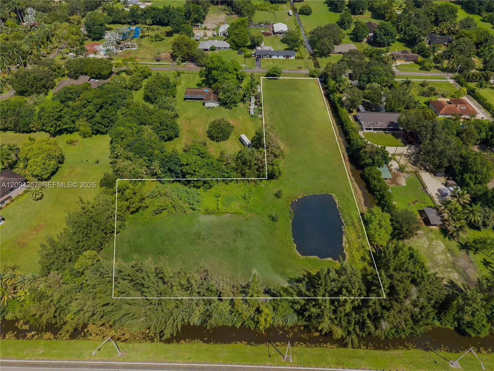 Foto de propiedad en 18100 SW 70th Place, Southwest Ranches, FL 33331 Southwest Ranches con MLS# 