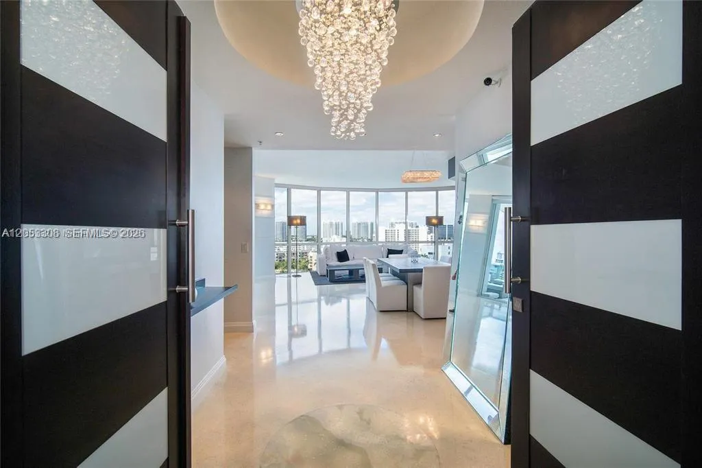 Foto de propiedad en 18101 Collins Avenue 1101, Sunny Isles Beach, FL 33160 Sunny Isles Beach con MLS# 