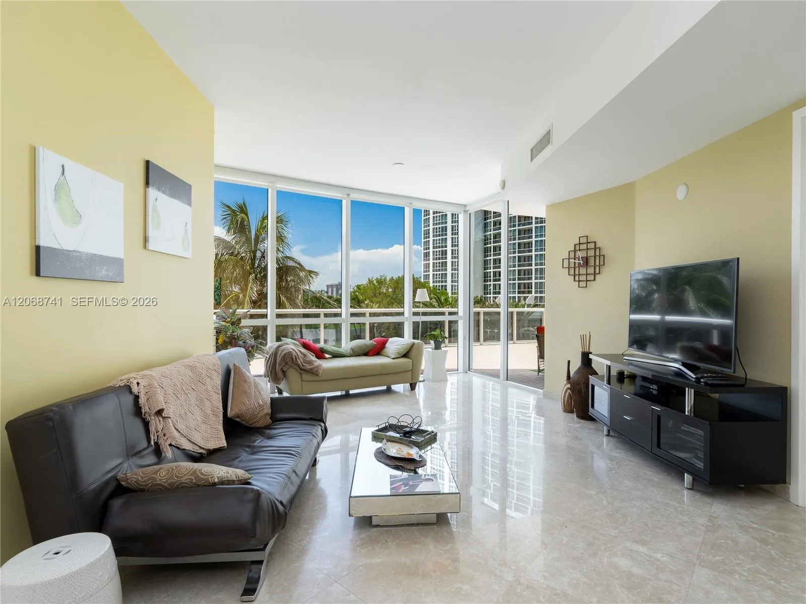 Foto de propiedad en 18101 Collins Avenue 503, Sunny Isles Beach, FL 33160 Sunny Isles Beach con MLS# 