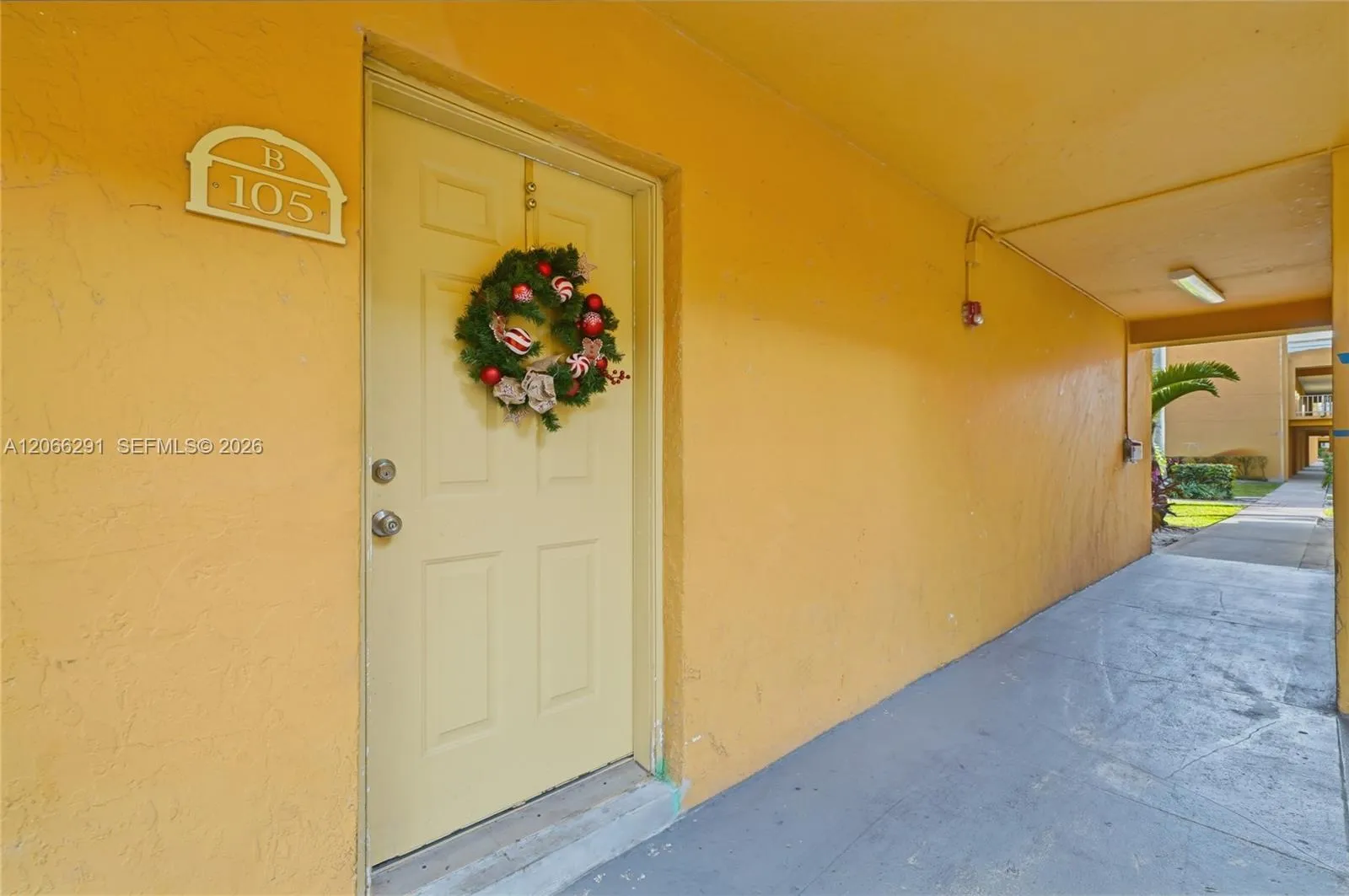 En Venta 18101 NW 68th Avenue B105, Hialeah, FL 33015, Hialeah, FL 33015