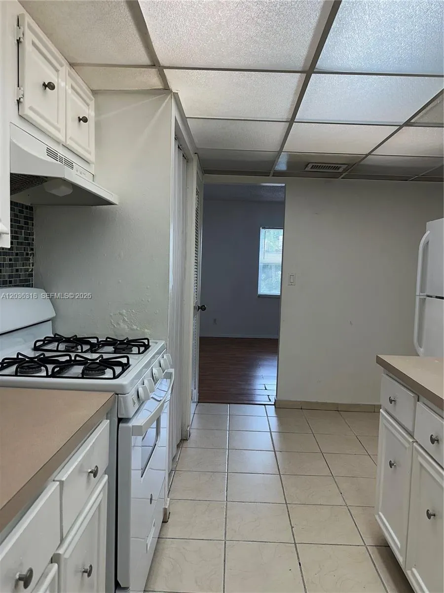 Foto de propiedad en 18101 NW 68th Avenue B201, Hialeah, FL 33015 Hialeah con MLS# 
