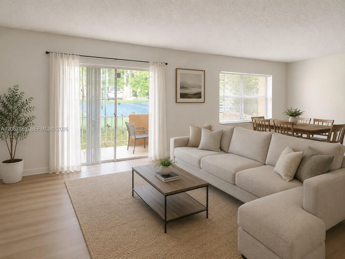 Foto de propiedad en 18101 NW 68th Avenue D101, Hialeah, FL 33015 Hialeah con MLS# 