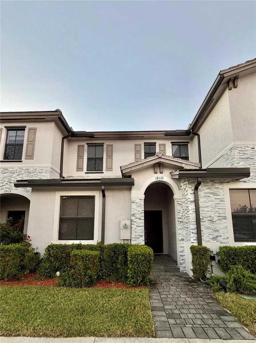 En Renta 18110 SW 148th Road, Miami, FL 33187, Miami, FL 33187