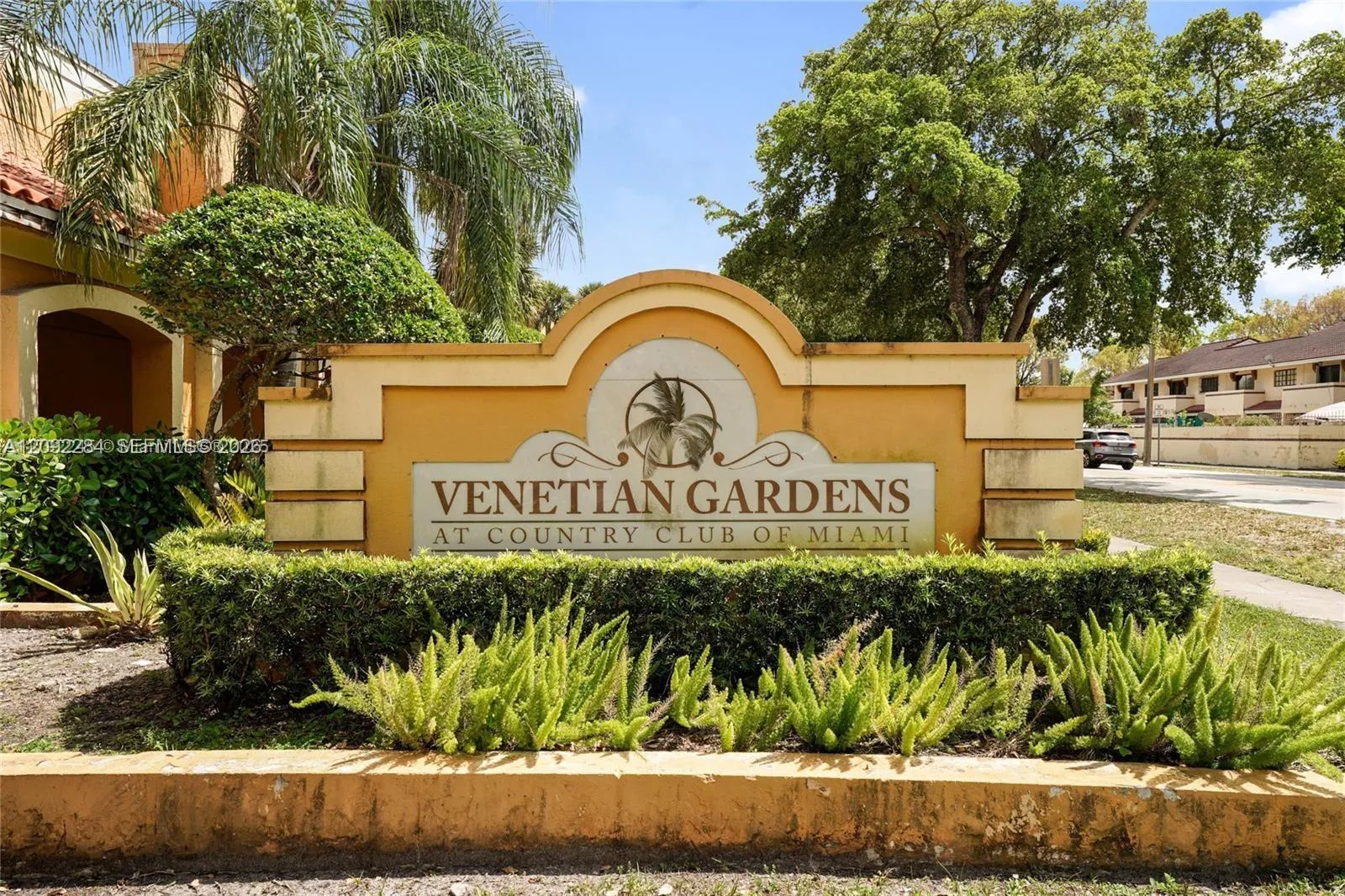 En Venta 18111 NW 68th Avenue F203, Hialeah, FL 33015, Hialeah, FL 33015