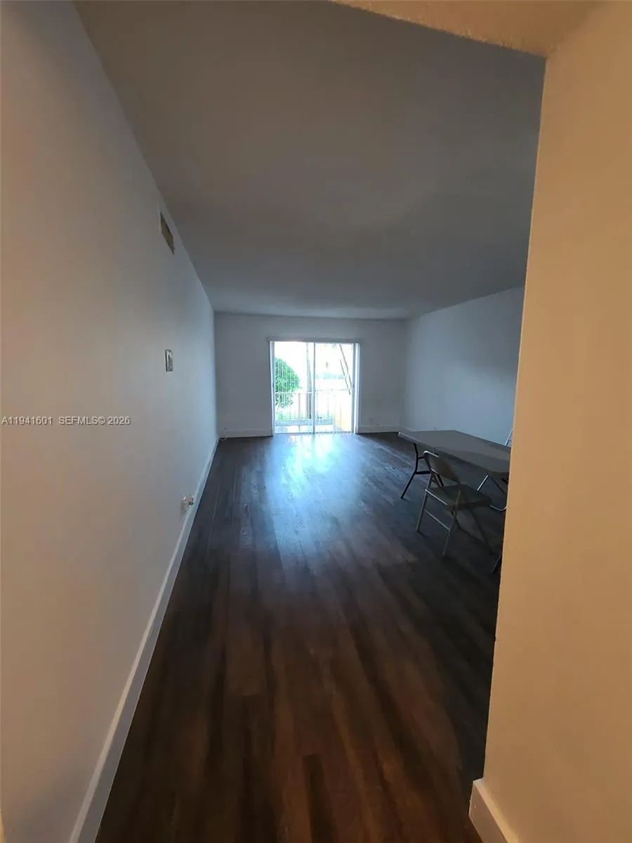 Foto de propiedad en 18111 NW 68th Avenue G106, Hialeah, FL 33015 Hialeah con MLS# 