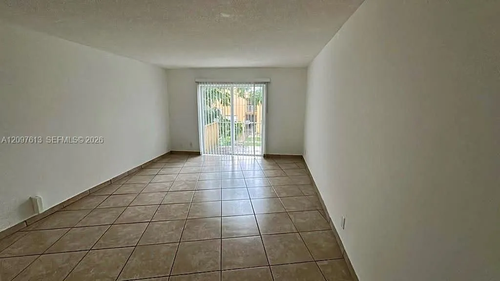En Venta 18111 NW 68th Avenue H205, Hialeah, FL 33015, Hialeah, FL 33015
