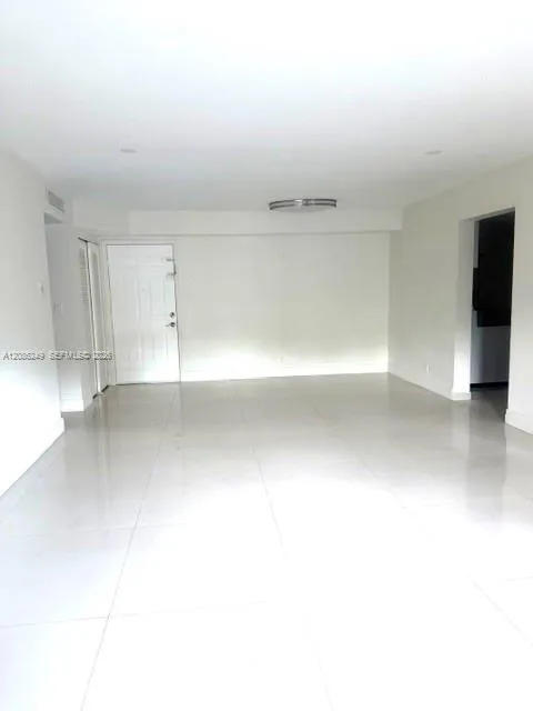 En Renta 18111 NW 68th Avenue I105, Hialeah, FL 33015, Hialeah, FL 33015