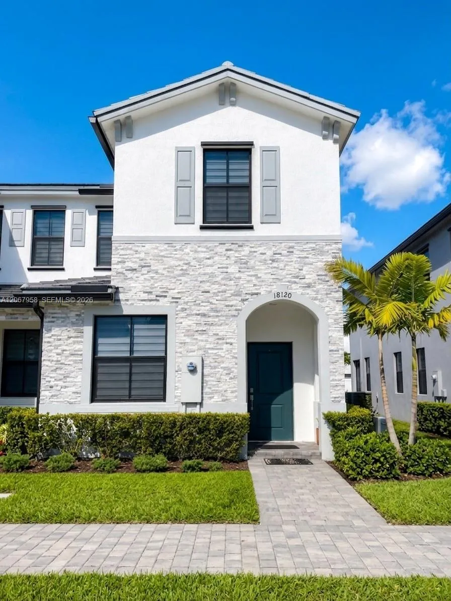 Foto de propiedad en 18120 SW 148th Road, Miami, FL 33187 Miami con MLS# 