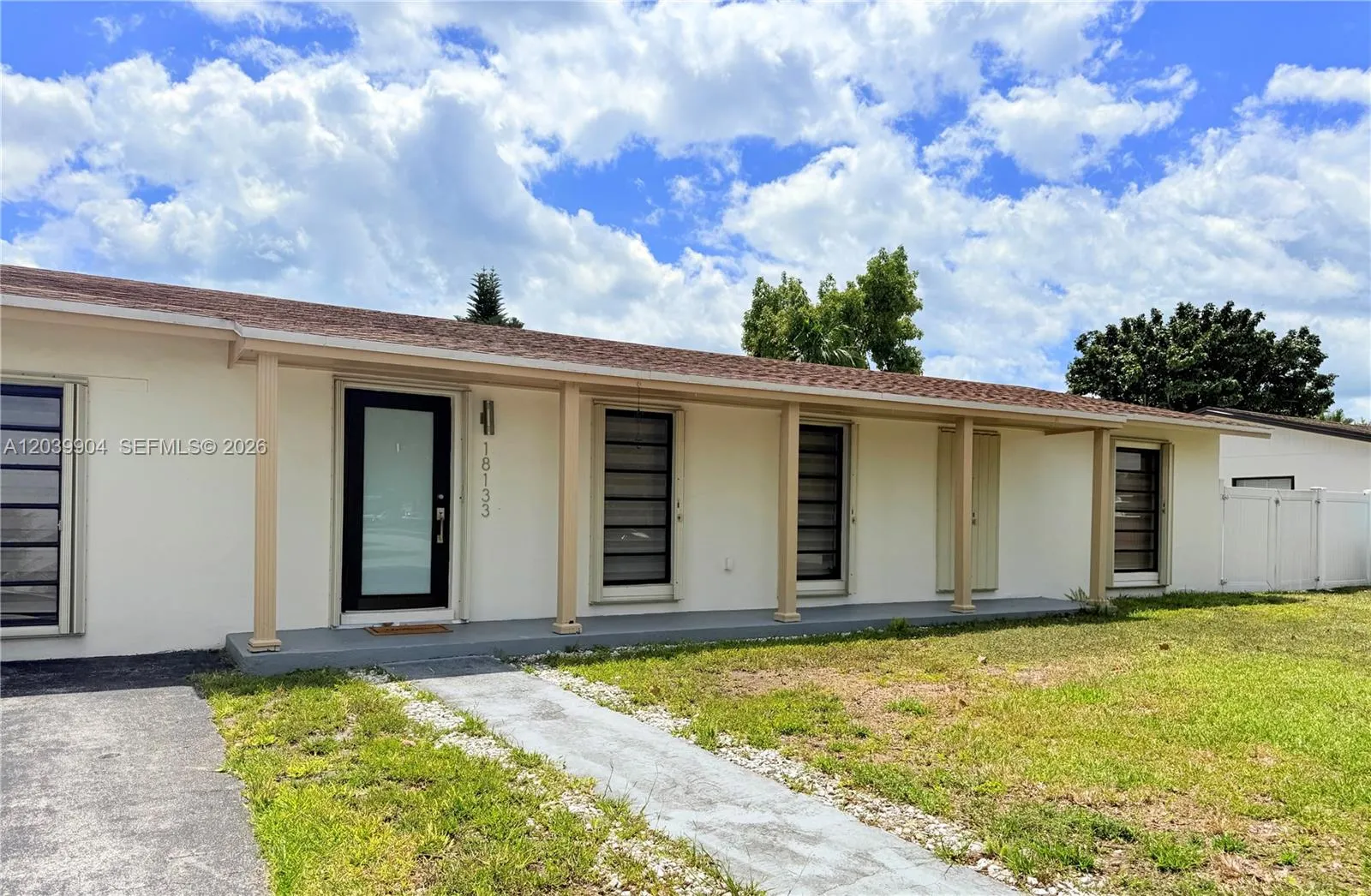 Foto de propiedad en 18133 SW 93rd Avenue, Palmetto Bay, FL 33157 Palmetto Bay con MLS# 