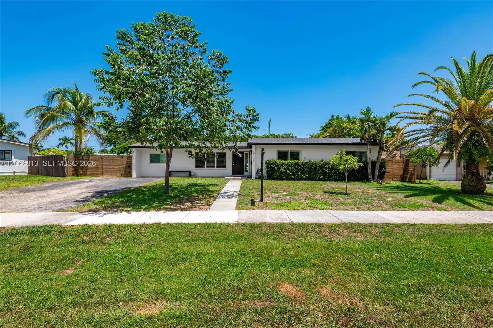Foto de propiedad en 18145 SW 95th Court, Palmetto Bay, FL 33157 Palmetto Bay con MLS# 