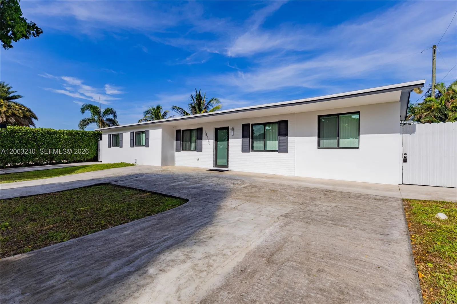 En Venta 18150 NW 82nd Avenue, Hialeah, FL 33015, Hialeah, FL 33015