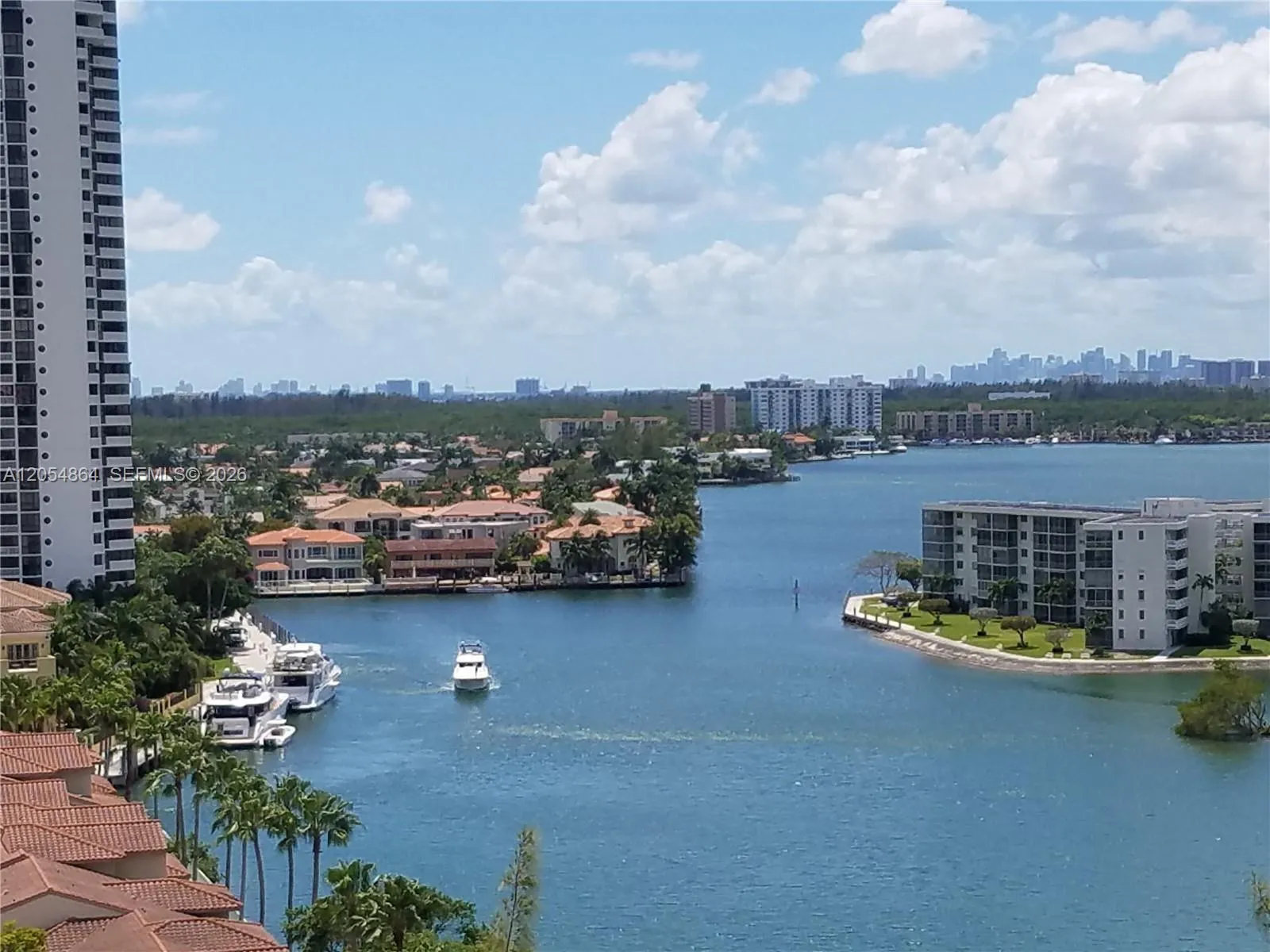 Foto de propiedad en 18151 NE 31st Court 1505, Aventura, FL 33160 Aventura con MLS# 