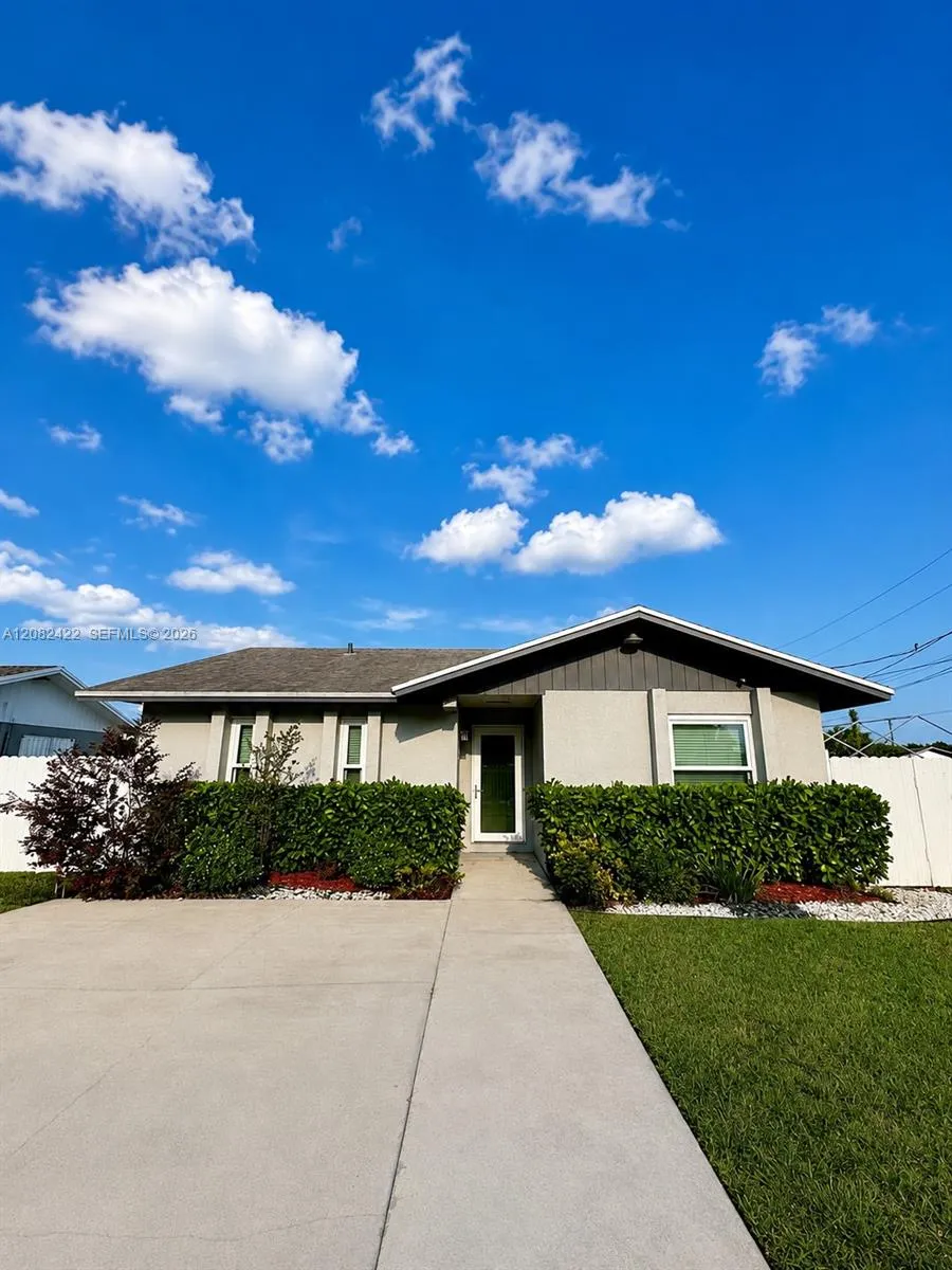 En Venta 18155 SW 105th Avenue, Miami, FL 33157, Miami, FL 33157