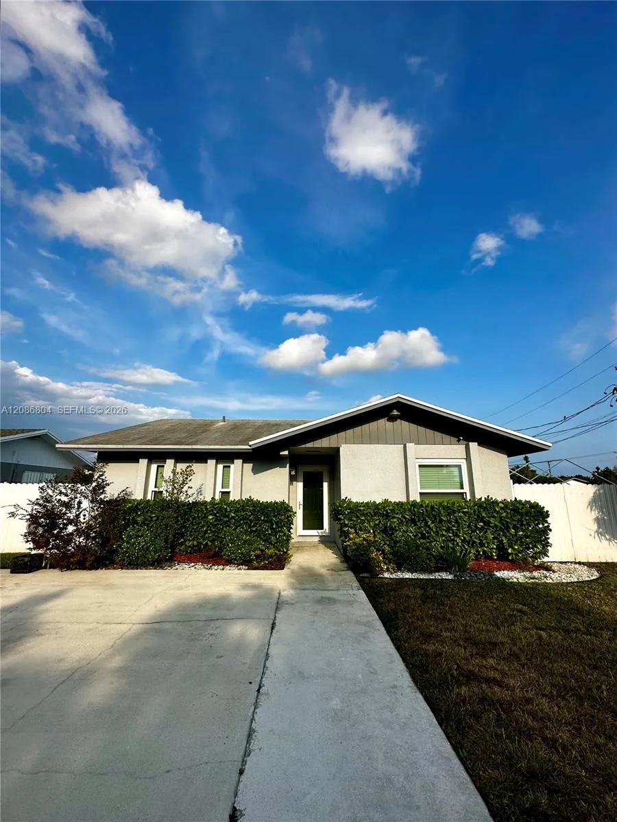 En Renta 18155 SW 105th Avenue, Miami, FL 33157, Miami, FL 33157