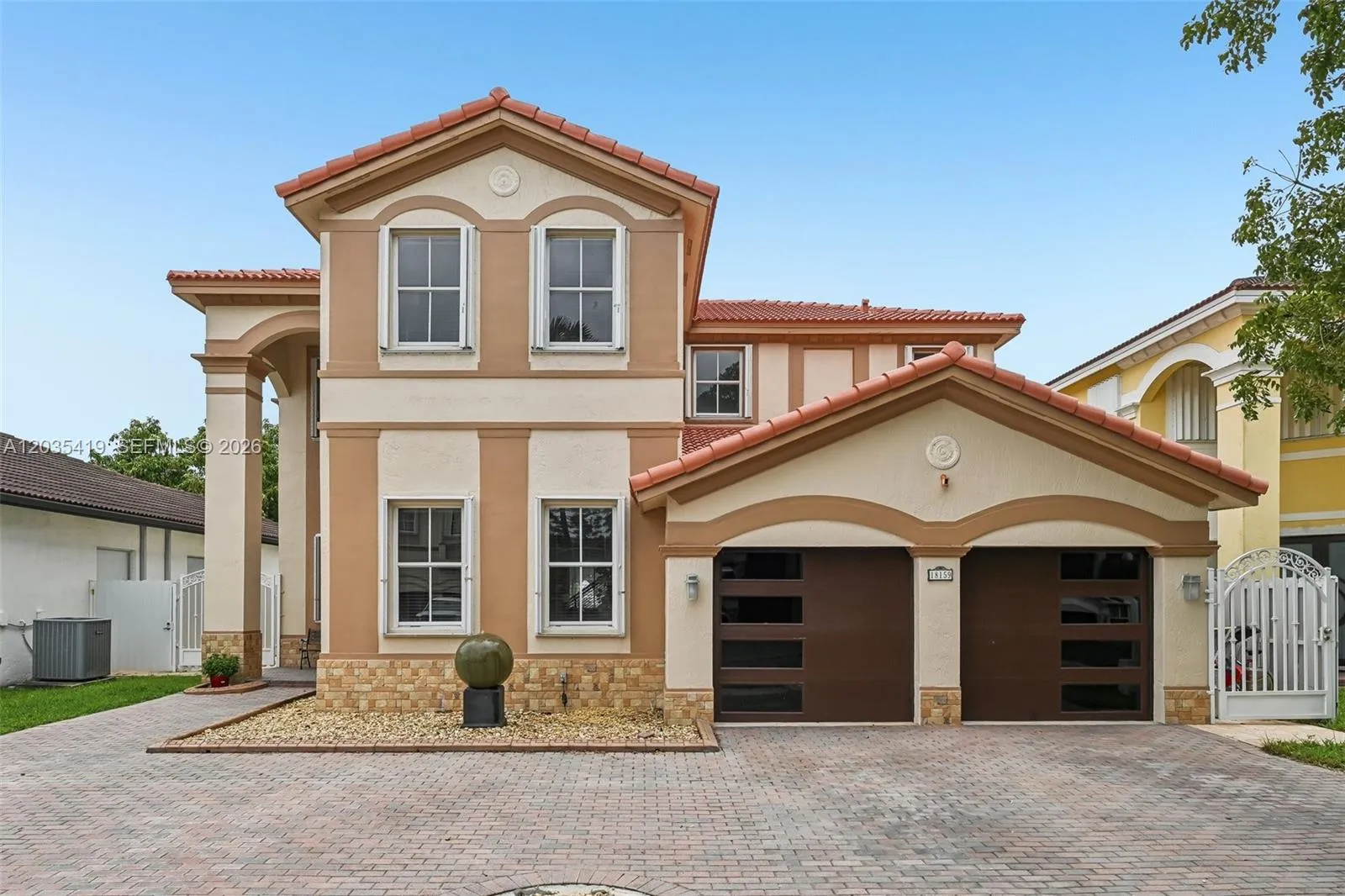 Foto de propiedad en 18159 NW 90th Avenue, Hialeah, FL 33018 Hialeah con MLS# 