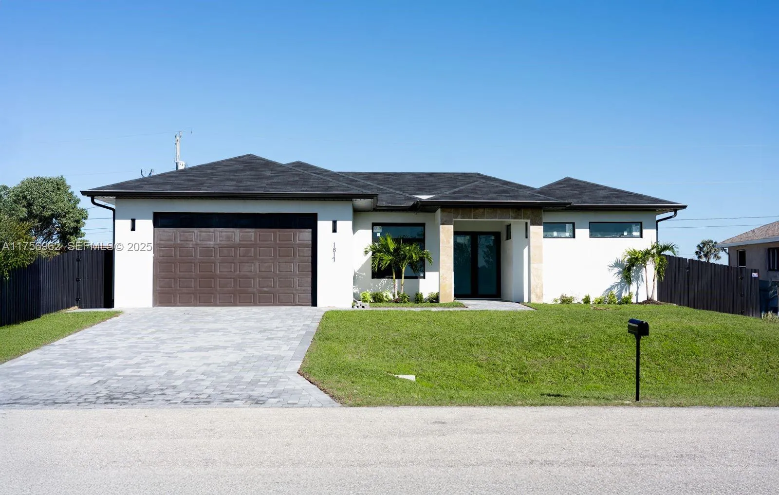 Foto de propiedad en 1817 NE 17th Street, FL 33909  con MLS# 