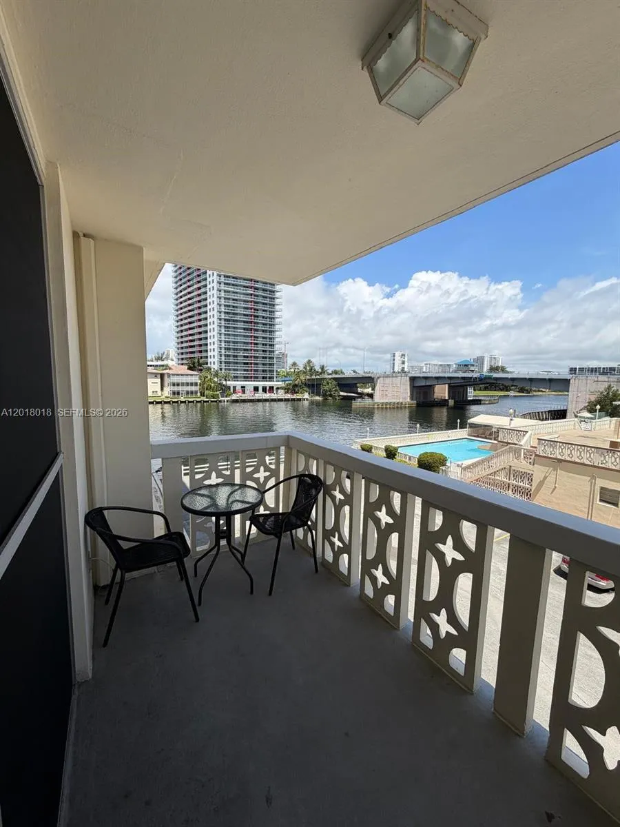 Foto de propiedad en 1817 S Ocean Drive 319, Hallandale Beach, FL 33009 Hallandale Beach con MLS# 