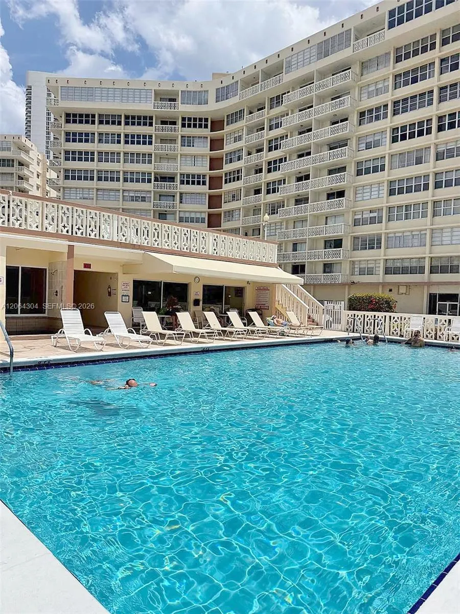 Foto de propiedad en 1817 S Ocean Drive 824, Hallandale Beach, FL 33009 Hallandale Beach con MLS# 