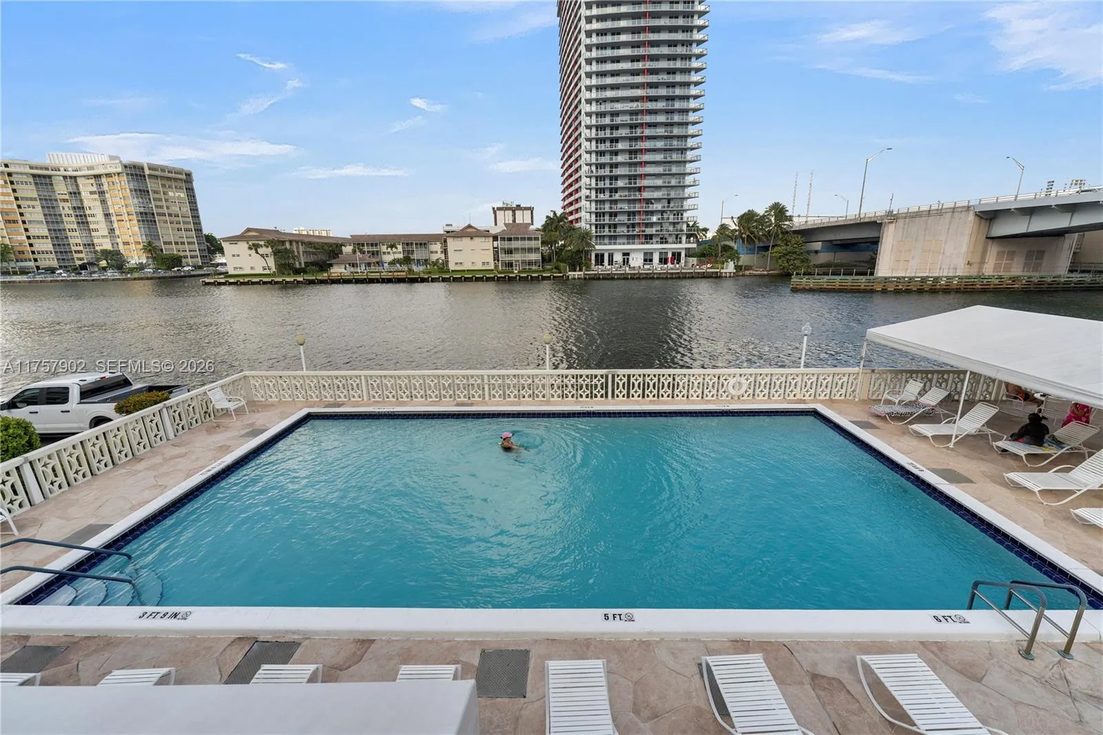 Foto de propiedad en 1817 S Ocean Drive 827, Hallandale Beach, FL 33009 Hallandale Beach con MLS# 