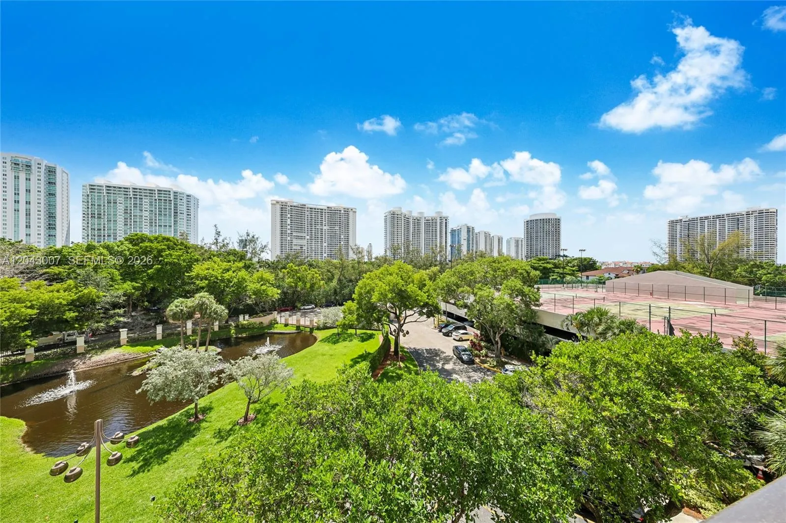 Foto de propiedad en 18181 NE 31st Court 506, Aventura, FL 33160 Aventura con MLS# 