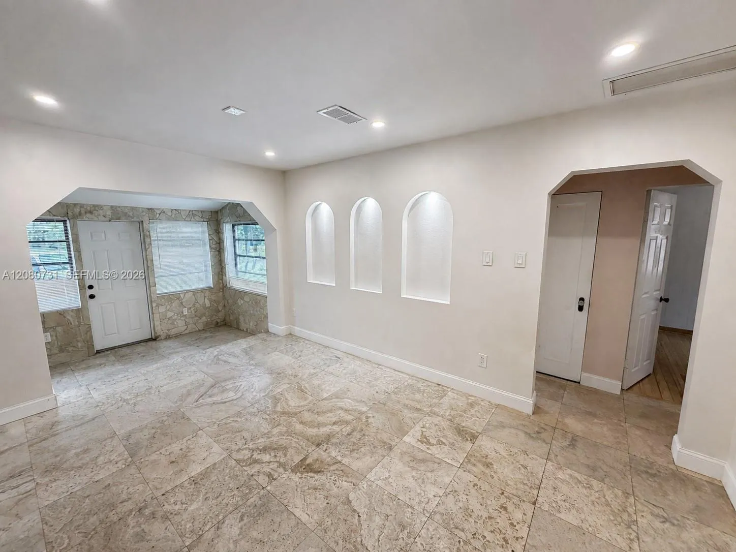 Foto de propiedad en 1820 Coolidge Street, Hollywood, FL 33020 Hollywood con MLS# 