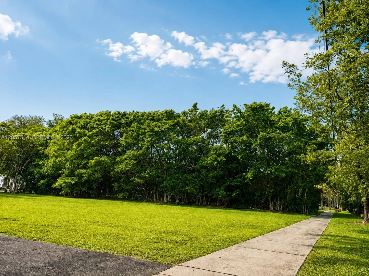 Foto de propiedad en 1820 NE 153rd Street, North Miami Beach, FL 33162 North Miami Beach con MLS# 