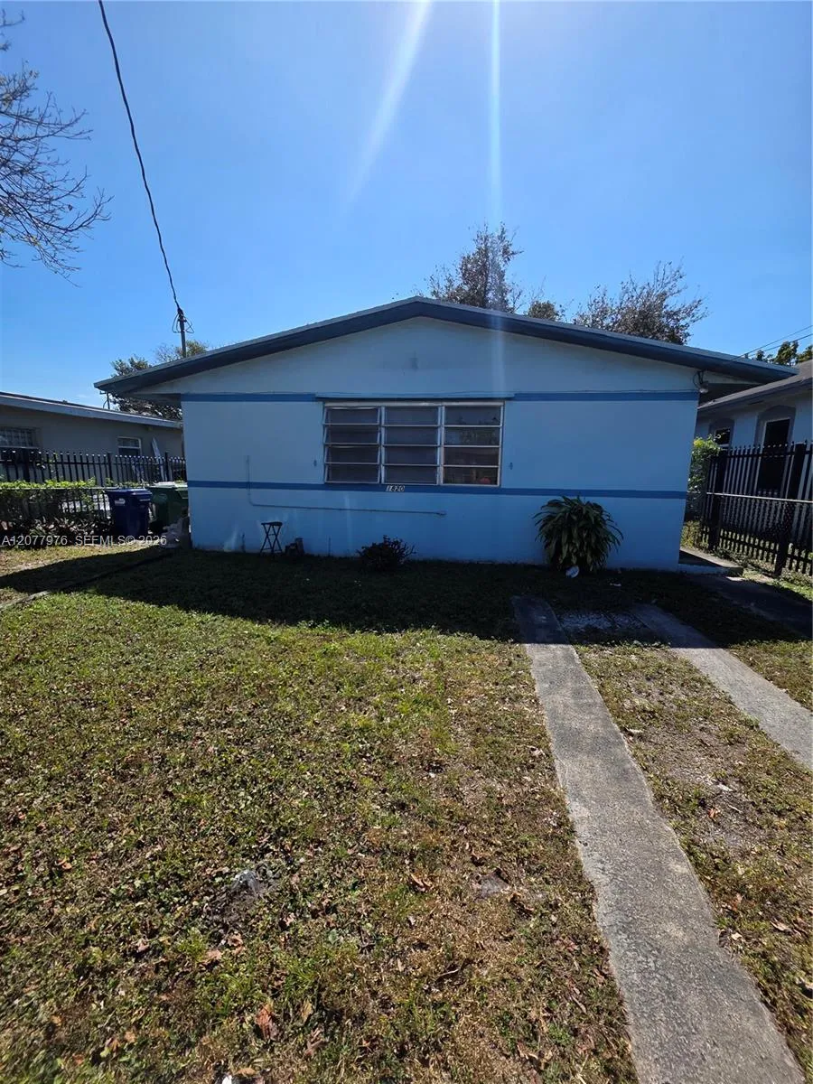 Foto de propiedad en 1820 NW 69th Street, Miami, FL 33147 Miami con MLS# 