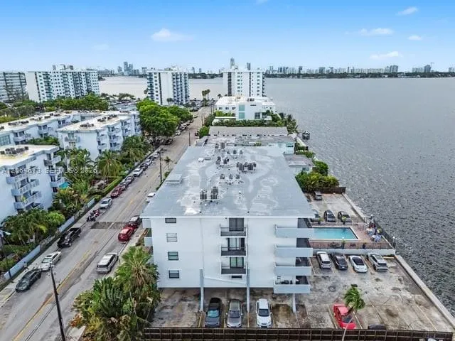 Foto de propiedad en 1820 S Treasure Drive 203D, North Bay Village, FL 33141 North Bay Village con MLS# 