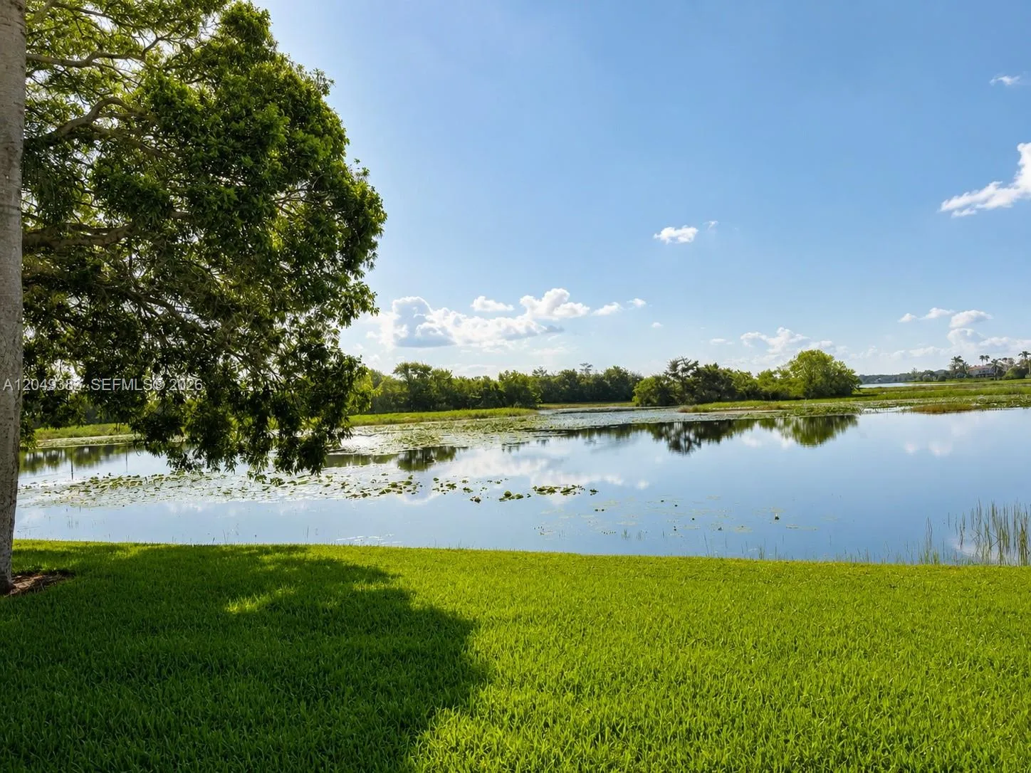 Foto de propiedad en 1820 Salerno Circle, Weston, FL 33327 Weston con MLS# 