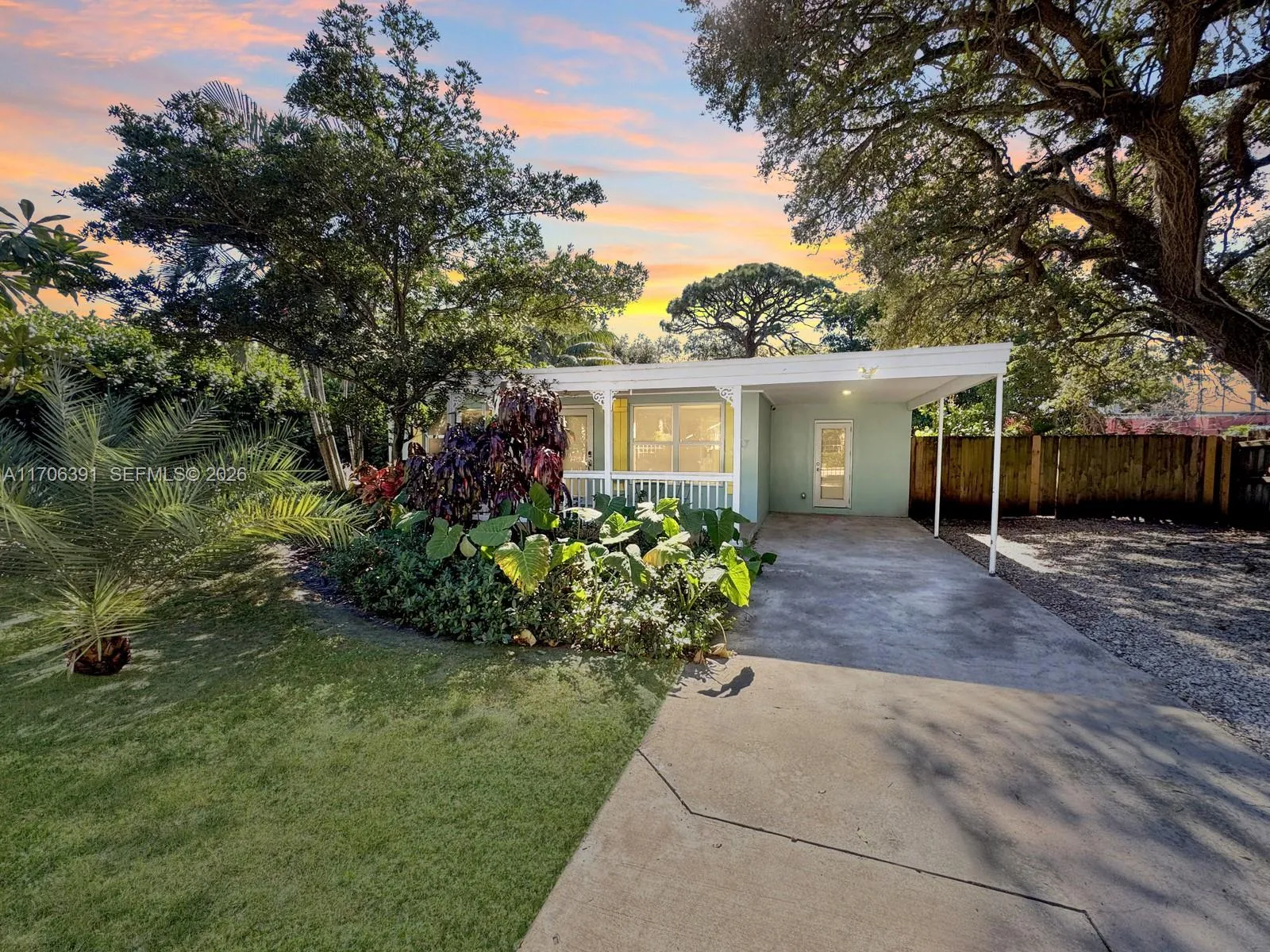 Foto de propiedad en 1820 SW 11th Court, Fort Lauderdale, FL 33312 Fort Lauderdale con MLS# 