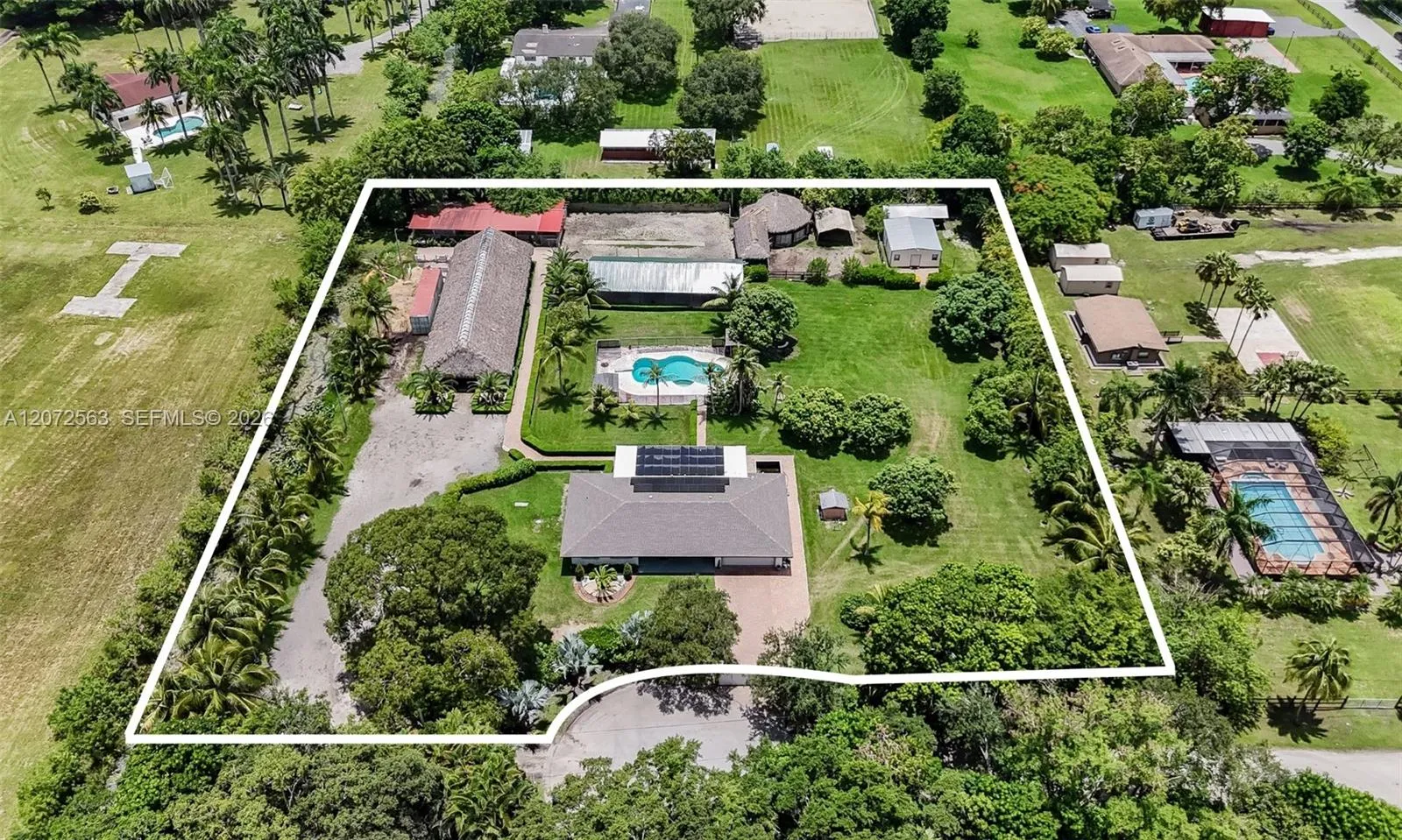 Foto de propiedad en 18200 SW 48th Street, Southwest Ranches, FL 33331 Southwest Ranches con MLS# 