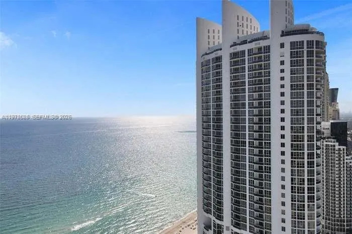 Foto de propiedad en 18201 Collins Avenue 1202, Sunny Isles Beach, FL 33160 Sunny Isles Beach con MLS# 