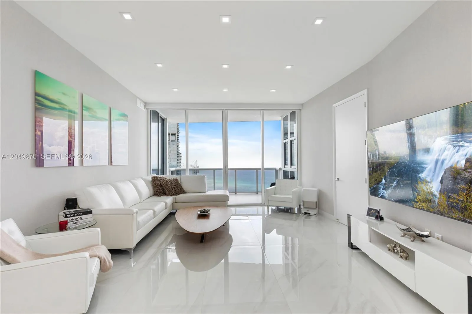 Foto de propiedad en 18201 Collins Avenue 3504, Sunny Isles Beach, FL 33160 Sunny Isles Beach con MLS# 