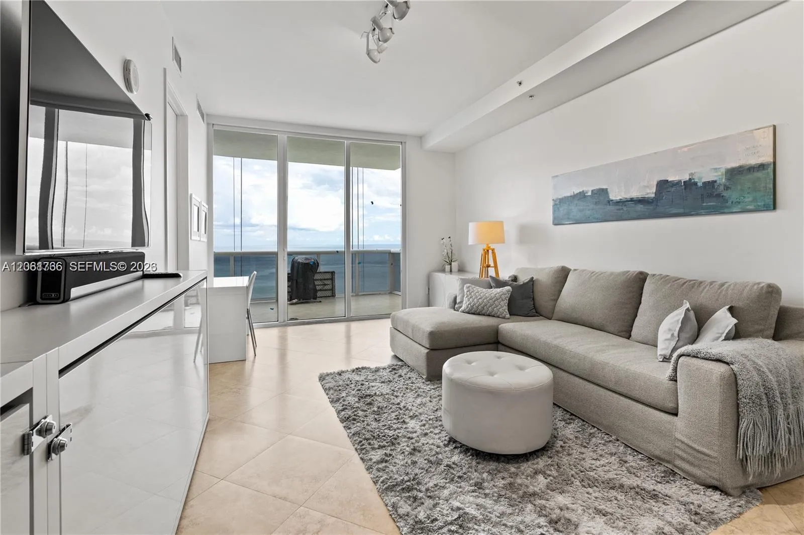 Foto de propiedad en 18201 Collins Avenue 3702, Sunny Isles Beach, FL 33160 Sunny Isles Beach con MLS# 