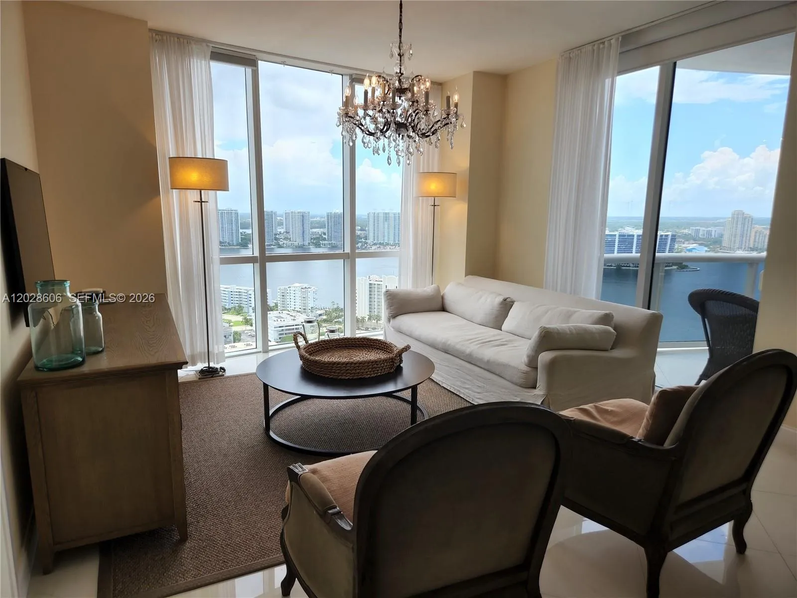 Foto de propiedad en 18201 Collins Avenue 4101A, Sunny Isles Beach, FL 33160 Sunny Isles Beach con MLS# 